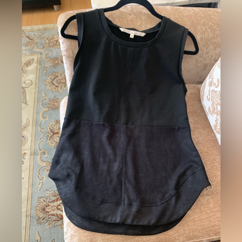 Sleeveless summer top with side zipper by Rachel Roy